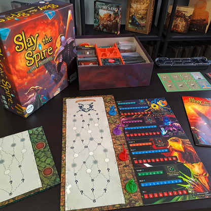 Slay the Spire: Das Brettspiel, Deutsche Version, Spielmaterial